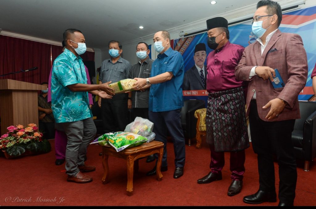 Hajiji turun padang | BORNEONEWS.NET