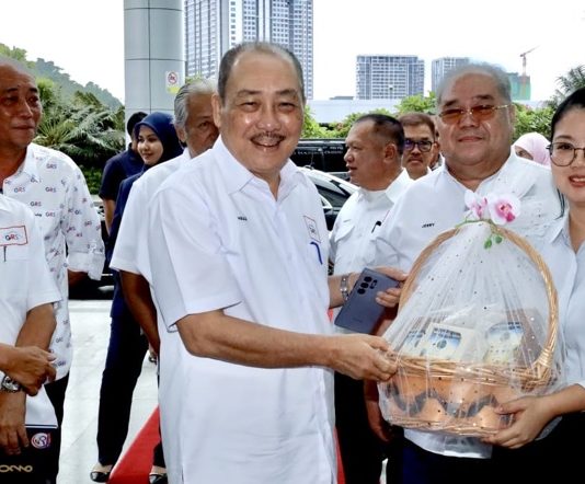 KM Terima Hadiah Istimewa Beras Premium Sabah Sempena Ulang Tahun Kelahiran