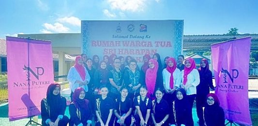 Community Care and Cosmetology Inspiration at Senior Citizen Home